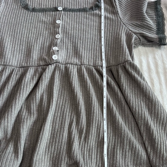 ROMWE Tops - ROMWE Gray Ribbed Button-Up Top